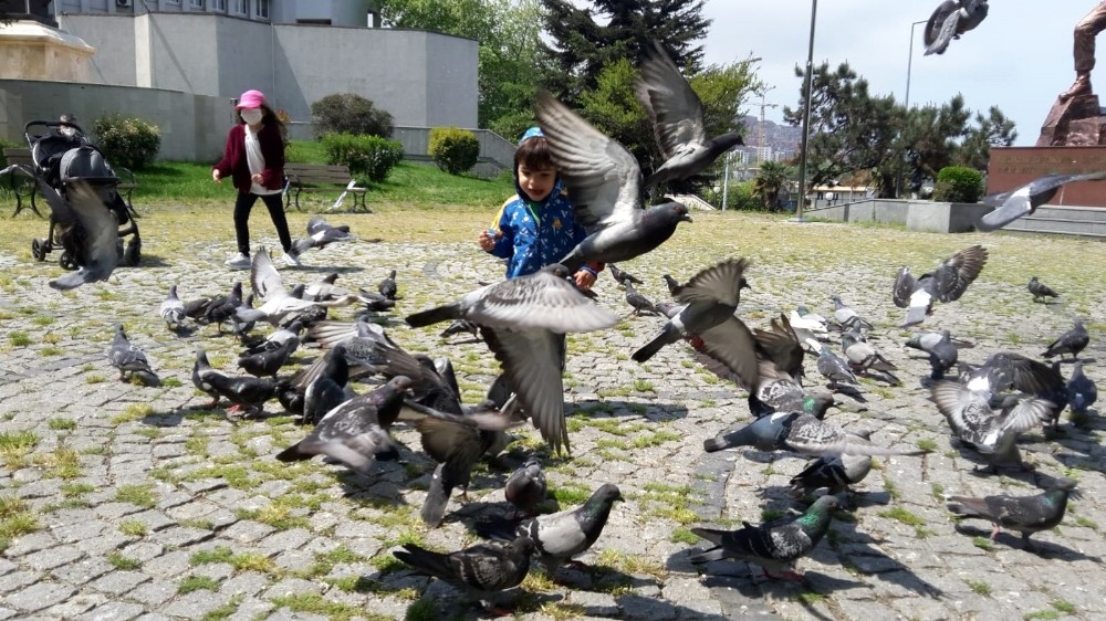Zonguldak’ta minikler parklara akın etti 