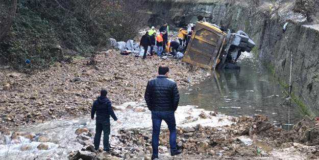 Zonguldak'ta otomobil ile kamyon çarpıştı: Yaralılar var