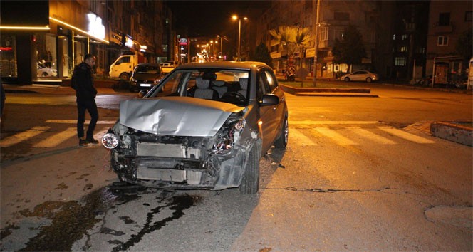 Zonguldak'ta otomobil ile minibüs çarpıştı: 1 kişi yaralı