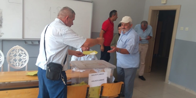 Zonguldak'ta referandum heyecanı! Vatandaşlar sandık başına gitti