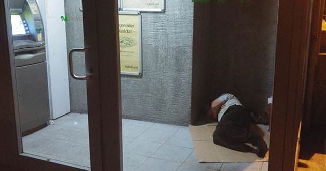 Zonguldak'ta sıcaklardan bunaldı, klimalı ATM'de uyuyakaldı