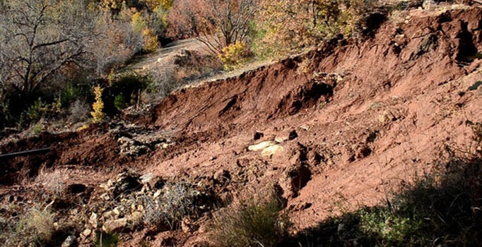 Zonguldak’ta şiddetli yağmur sonrası heyelan meydana geldi