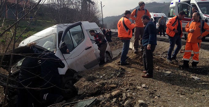Zonguldak'ta yolcu minibüsü devrildi: 9 yaralı