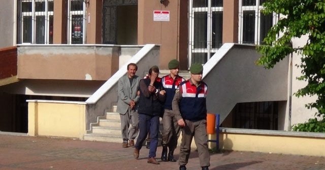 Zonguldak'ya eve giren hırsızlar yatağın altına saklandı