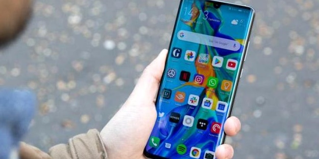 Zor durumda kalan Huawei, Honor'u sattı