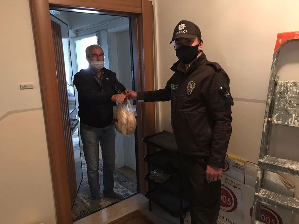 Zor günlerde güzel örnek: ekmekler kapılara kadar ulaştırdı 