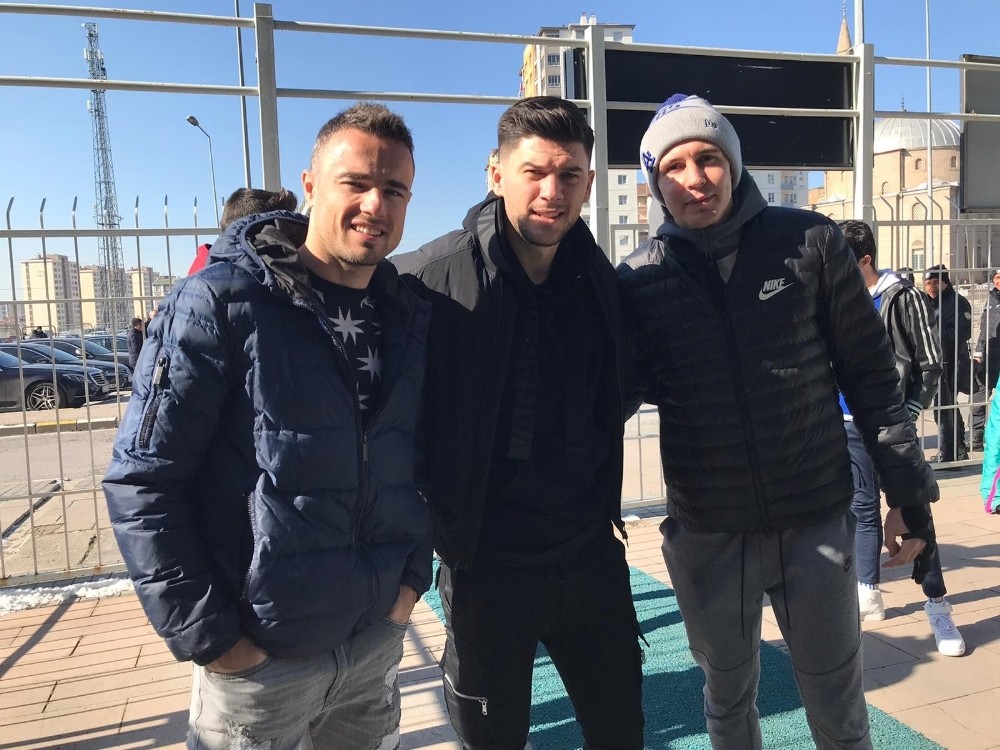 Zoran, Sapunaru ve Lung tribünden izledi 