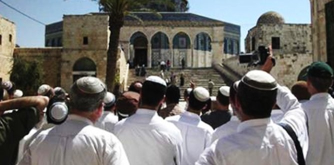 Zorba Yahudiler, Mescid-i Aksa’yı bastı