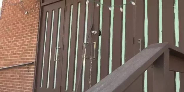 Zorla içeri girmeye çalıştılar! Kanada'da camiye baltalı saldırı