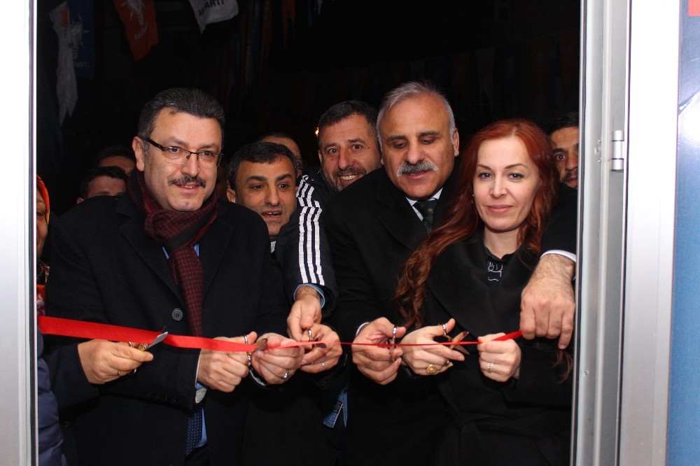 Zorluoğlu Cumhuriyet mahallesini gezdi, esnafın sorunlarını dinledi 