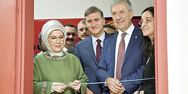 Sezaryenle doğum anneliğe ihanettir!