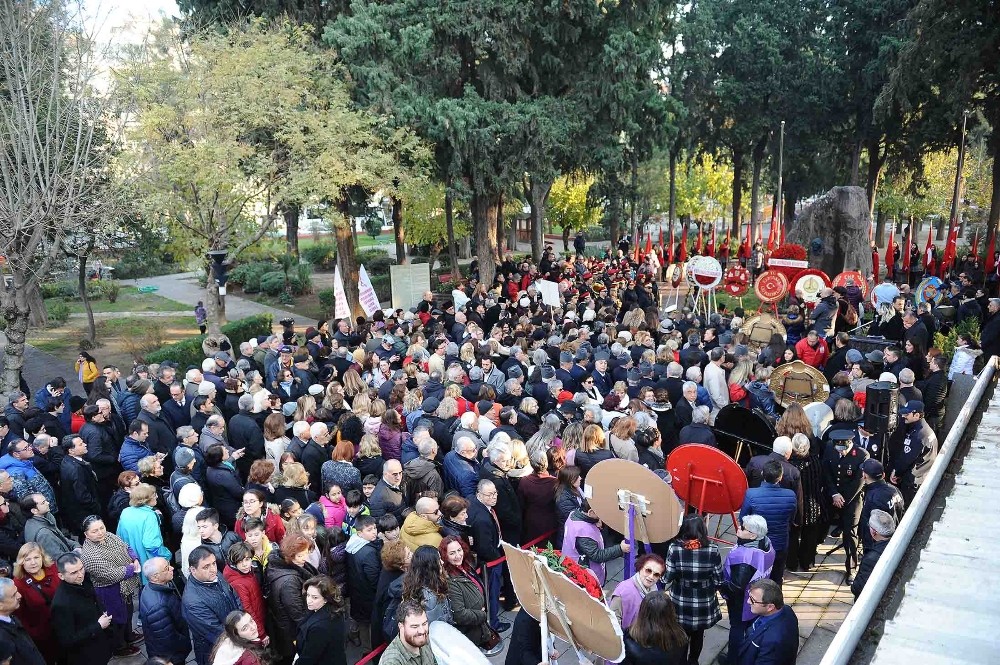 Zübeyde Hanım, İzmir’deki mezarı başında anıldı 