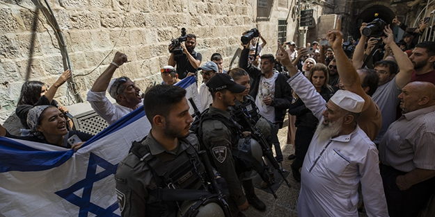 Zulüm Ramazan'da da devam ediyor! Fanatik Yahudiler Mescid'i Aksa'yı yine kirletti