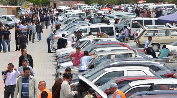 2 otomobili çalıp kaçtılar