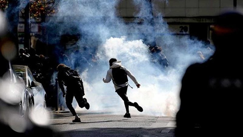 15 yaşında eli koptu! Fransız polisi vuruyor geziciler susuyor