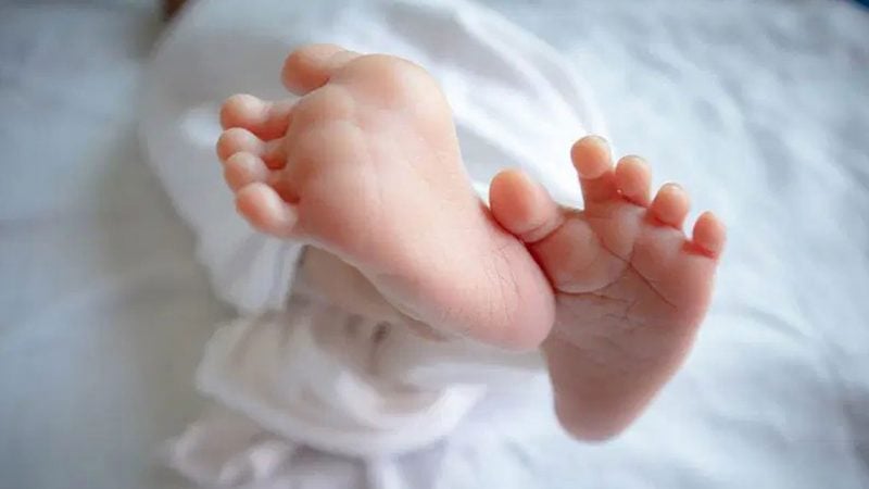 17 aylık bebeğin kalbi üç kez durdu! Annenin "sağlıklı" diye verdiği içecek ölümün eşiğine getirdi