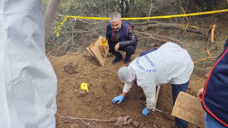 20 yıl sonra gelen korkunç gerçek: Kayıp dedikleri babalarını öldürüp araziye gömmüşler