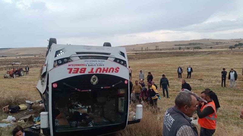 Afyon’da yolcu midibüsü devrildi! Feci kazada 28 yaralı