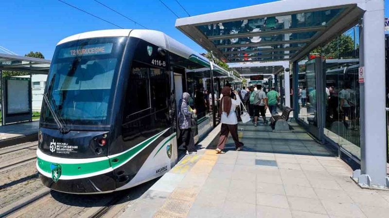 Akçaray’dan tüm zamanların rekoru: Bir günde 85 bini aşkın yolcu taşındı