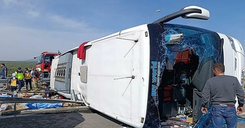 Akhisar'daki otobüs kazasında ölen 11 kişiden 10'u Bursa'da defnedildi, 3 şoföre gözaltı
