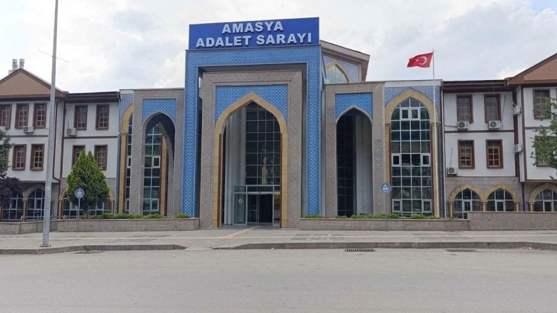 Akranlarına tabanca doğrulttuğu anları paylaştı! 17 yaşındaki çocuk hakkında karar verildi