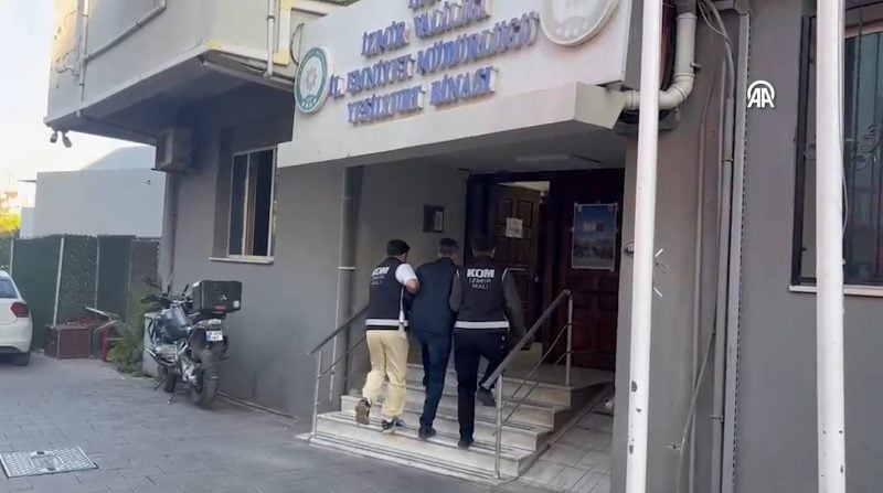 Bayraklı Belediyesine rüşvet ve ihale soruşturması: 43 şüpheli adliyeye sevk edildi