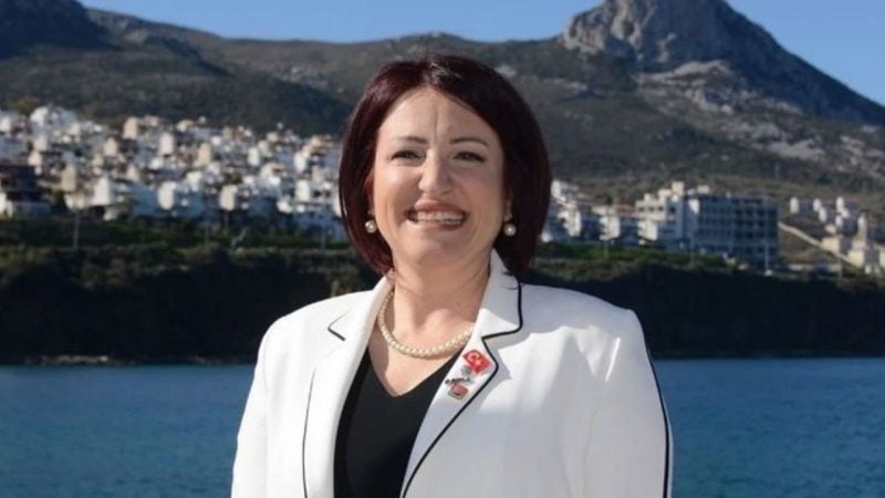 Belediye başkanı ceketini alıp gitti! Özgür'ün partisinde istifa depremi