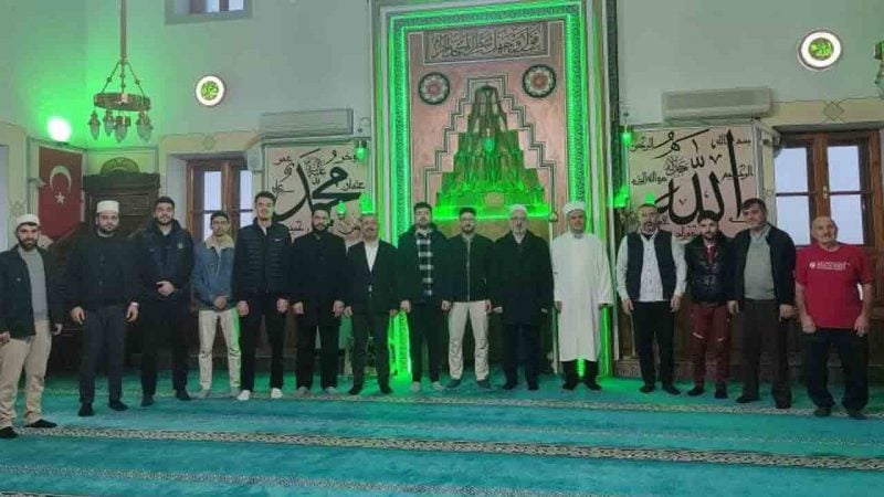 Bilecik Müftülüğü’nden örnek program: Sabah namazında gençlerle buluştular