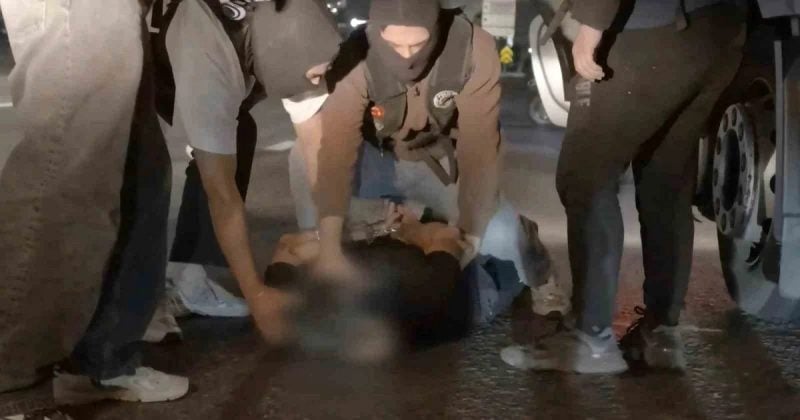 Bulgaristan'dan gelen tırda 84 kilo 700 gram skunk ele geçirildi, şüpheli gözaltında