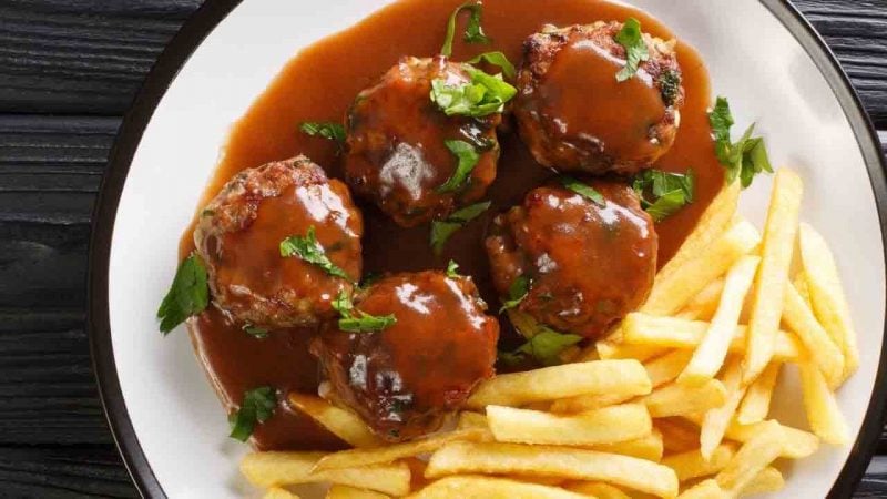 Burası Türkiye değil Avrupa! Köfte diye bakın ne yedirmişler