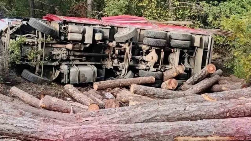 Çanakkale’de yol çöktü, kamyon devrildi: 1 ölü, 1 yaralı