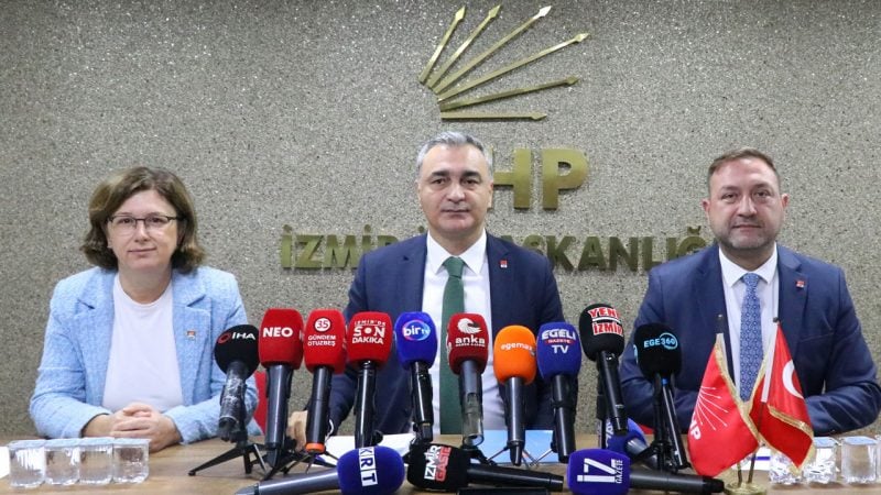 CHP Sözcüsü Sarı’dan YP liderine Tugay tepkisi! Kefil olan Özel çıksın İzmirliden özür dilesin!