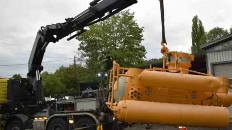Denizaltıyı çaldılar! İnternette 100 euroya satışa çıkardılar!