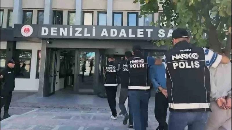 Denizli'de sokak satıcılarına yönelik operasyonda 12 şüpheliden 10'u tutuklandı