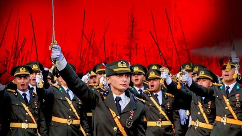 Disiplinsiz teğmen eskisi neyin peşinde? Yine tehdit yine kılıç sallama