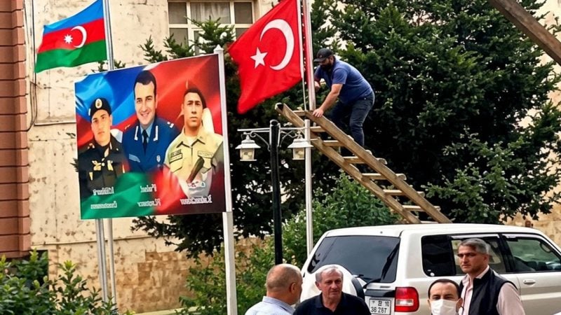 DMM ‘Azerbaycan’da Türk bayrağı indirilmeye çalışıldı’ iddiasını yalanladı: O provokatöre en sert tepkiyi Azerbaycanlı kardeşlerimiz verdi!