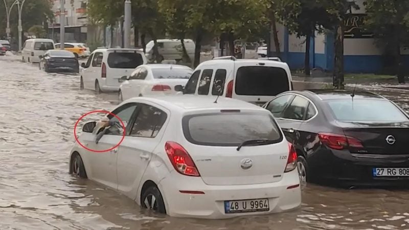 Doğu’da sağanak fırtınası dehşet saçtı! Diyarbakır’da sürücünün çaresiz mücadelesi görenleri şoke etti!