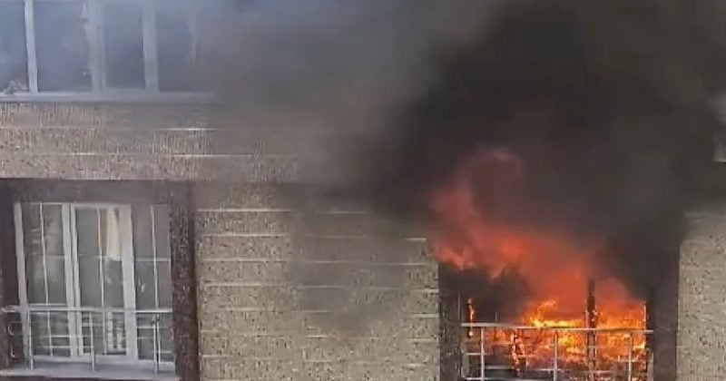 Esenyurt'ta yangında mahsur kalan 1'i bebek 5 kişiyi itfaiye merdiven aracıyla kurtardı