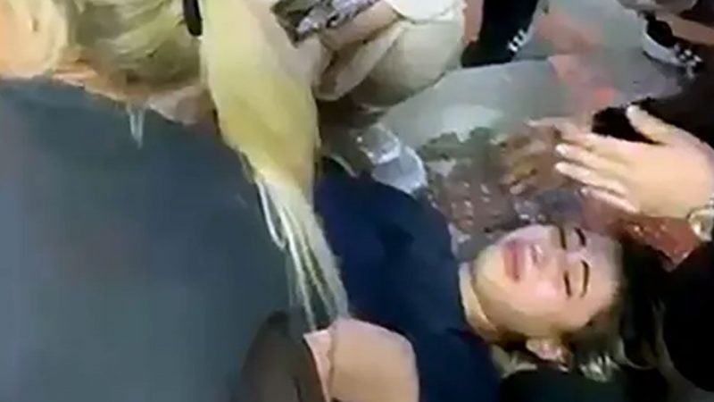 Eşini kaldırımda bıçakladı! ‘kıskançlıktan yaptım’ dedi