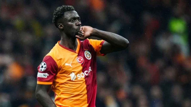 Florya’da derbi öncesi skandal tercih! Okan Buruk öyle bir ismi kulübeye çekti ki taraftar sosyal medyayı ayağa kaldırdı!