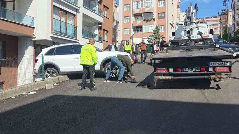 Freni boşaldı, duvarda asılı kaldı! Araç uçurumun eşiğinden döndü!