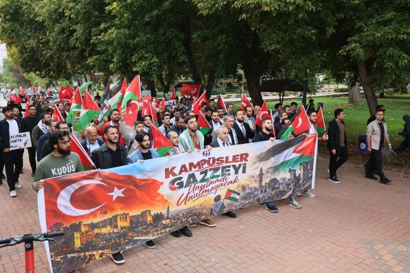 GAÜN öğrencilerinden Filistin'e destek yürüyüşü