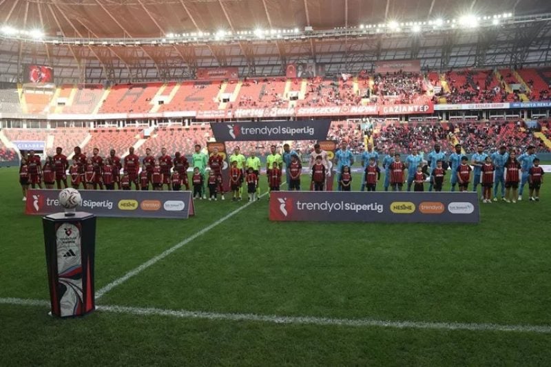 Gaziantep FK'de skandallar zinciri! Taraftarı çileden çıkaran o kararın ardından felaket geldi!