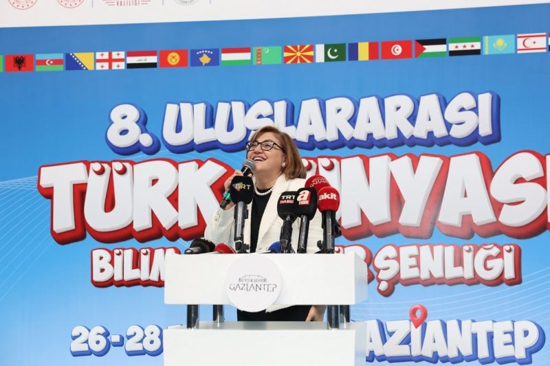 Gaziantep'te Türk dünyasının genç beyinleri bilim ve teknoloji için buluştu