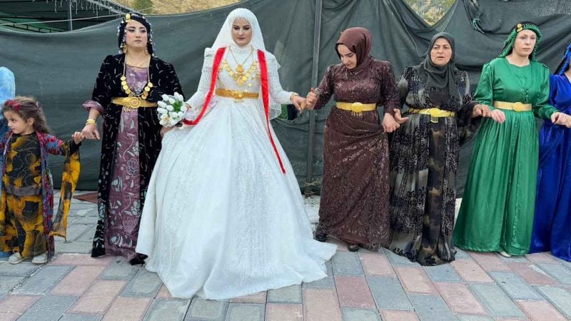 Gelenek bozuldu! Ezberleri bozan aşiret düğünü