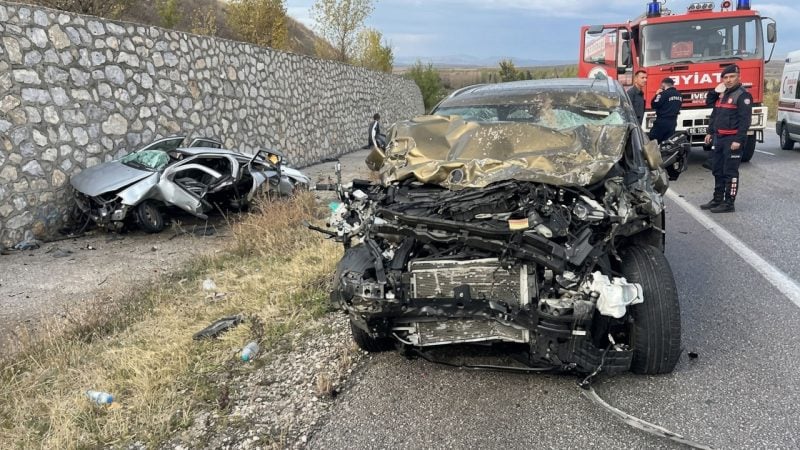 Günün en acı haberi Çorum'dan! Kimse kurtulamadı: Hurda yığınına dönen araçtaki 4 kişi de öldü