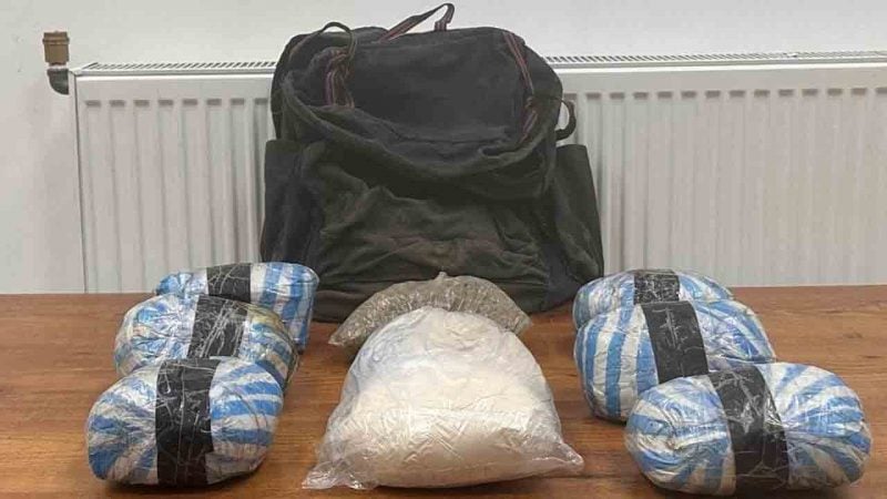 Hakkari’de 8,8 kilo uyuşturucu yakalandı