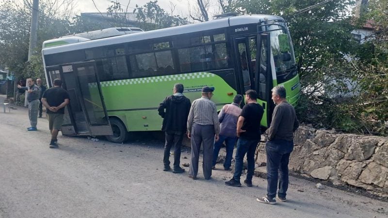 Halk otobüsü duvara çıktı: 10 yaralı