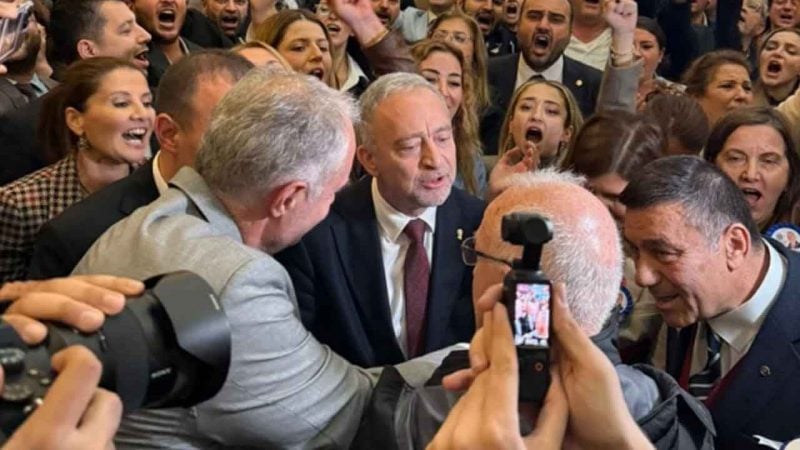 İstanbul Barosu’nun yeni başkanı Ümit Kocasakal oldu