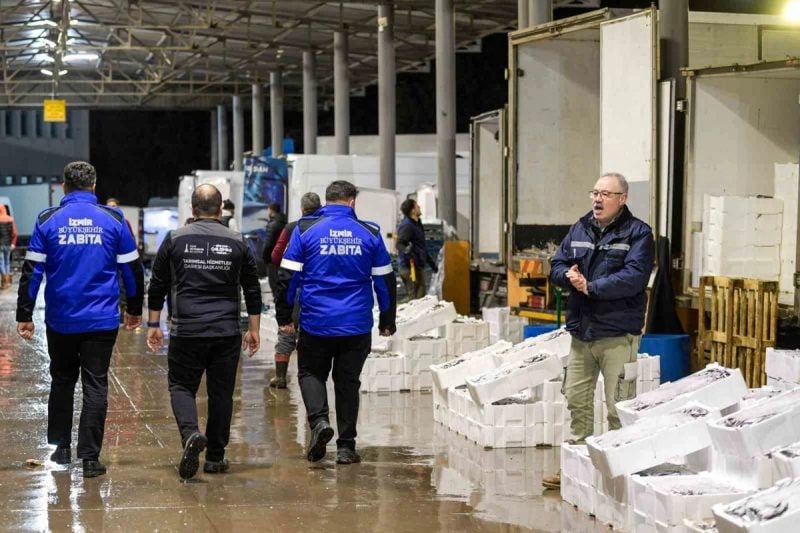 İzmir Su Ürünleri Hali'nde eylül işlem hacmi yüzde 8 artışla 9 bin 67 tona çıktı